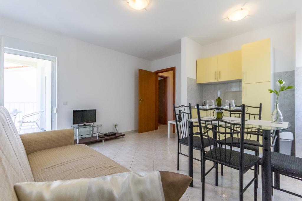 Apartments Alba 法扎纳 外观 照片