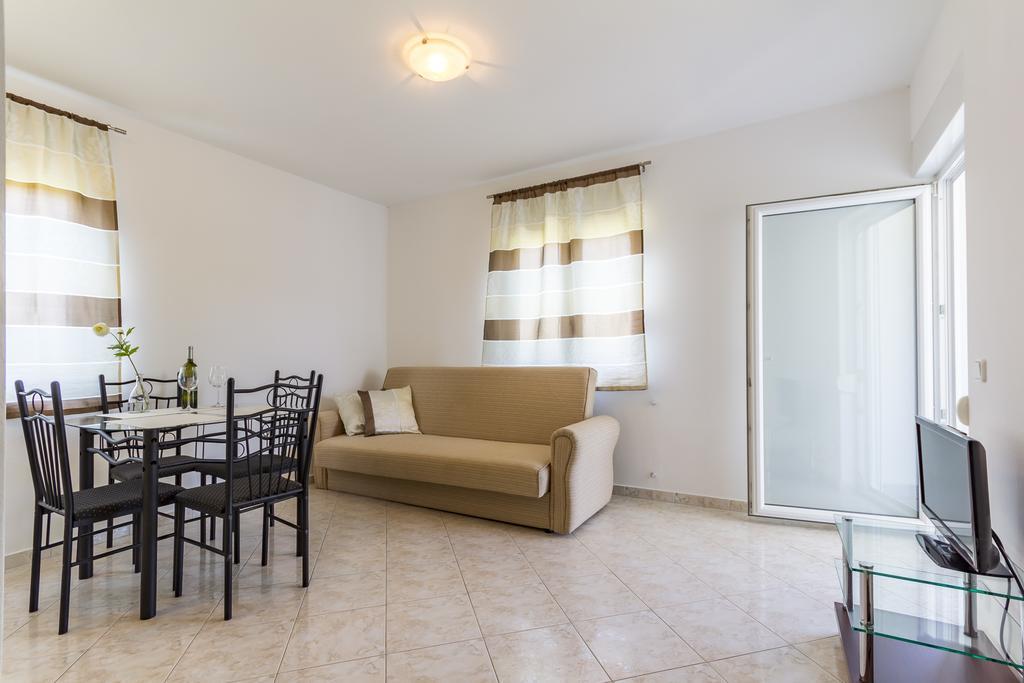 Apartments Alba 法扎纳 外观 照片